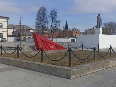 Братская могила советских и партийных работников г. Ирбита, расстрелянных колчаковцами в 1919 г., а также красноармейцев, погибших в боях при освобождении Ирбита в июле 1919 г.