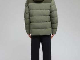 Стеганая куртка с капюшоном