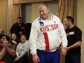 Какому Виктору достанется Виктория?