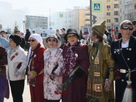 На площади Победы в Якутске станцевали «Осуохай Победы»