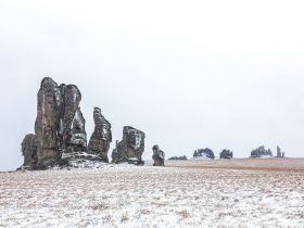 Арктическая снегоходная экспедиция «К Каменным Людям Сундуруна через кряж Суор Уйата». Сопутствующая рыбалка на трофейного арктического гольца