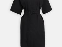 Платье с коротким рукавом и поясом