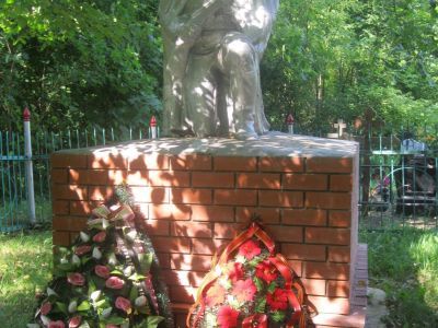 Братская могила советских воинов, погибших в 1943 г.