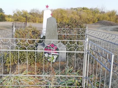 Братская могила советских воинов, погибших в период Сталинградской битвы