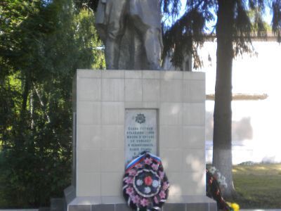 Братская могила 118 советских воинов, погибших в 1941 и 1943 гг. в боях  с немецко-фашистскими захватчиками