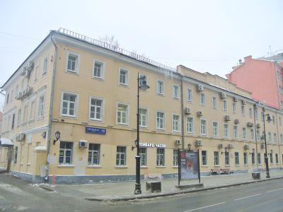 Главный корпус (главный дом усадьбы), 1808-1810 гг., архитектор Д.А.Тюрин, 1854 г., архитектор А.К.Кавос. Здание связано с революционными событиями 1905-1907 гг.