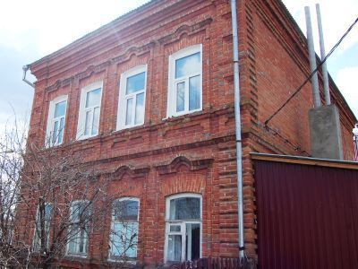 Дом купца Мартынова.  В 1948-1990 гг. здесь жил Герой Советского Союза Н.Н. Вербин (1920-1990)