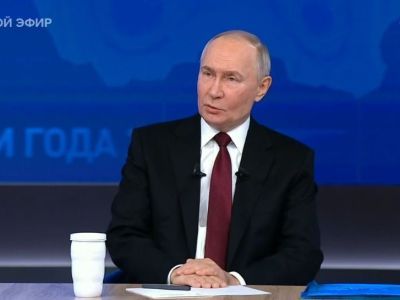 Путин начал совмещенную прямую линию и большую пресс-конференцию
