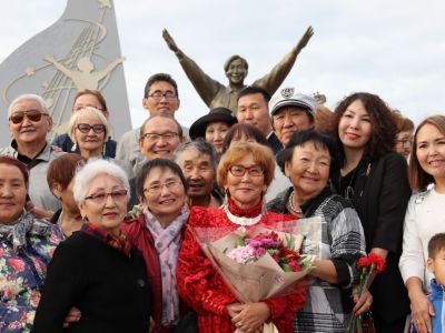 «Он жив, пока звучат его песни». Родные и близкие о легенде якутской эстрады Айыы Уола