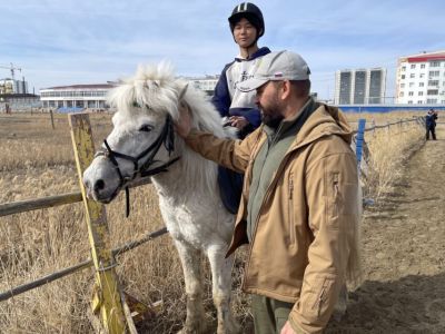 «Надо разбудить то, что есть у якутов»: чемпион мира по конной стрельбе из лука провел мастер-класс