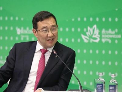 Айсен Николаев провел заседание комиссии Госсовета по энергетике на ВЭФ