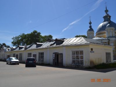 Северный корпус церковных лавок