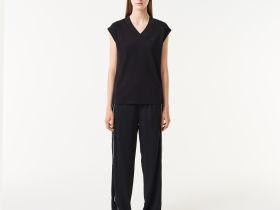 Женская футболка Lacoste приталенного кроя с v-образным вырезом