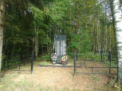 Братская могила воинов Советской Армии, погибших в 1944 г.