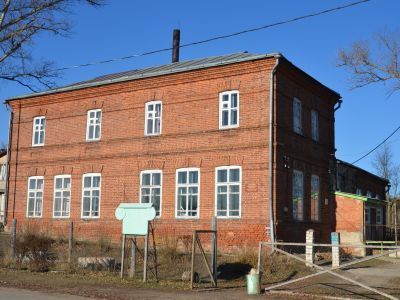 Здание бывшей земской школы