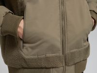 Утепленный бомбер с капюшоном