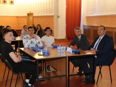 Встреча директора Удачнинского ГОКа c выпускниками горнотехнического филиала: «Придай огранку своему таланту»