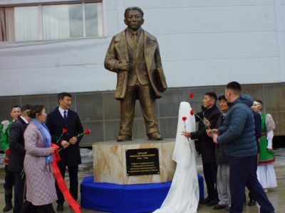 Памятник Николаю Тарскому открыли в Усть-Алданском районе в честь его 100-летия