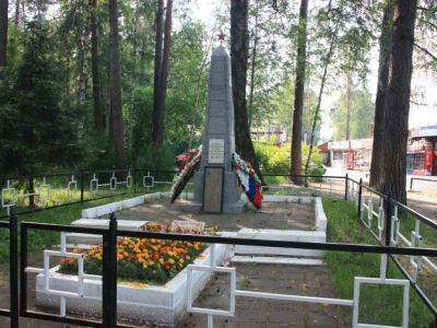 Братская могила советских воинов
