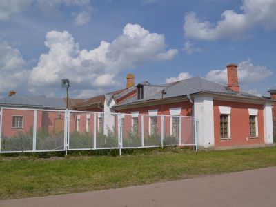Флигели боковые одноэтажные (два)