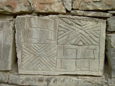 Камень со свастиками и др. солярными знаками