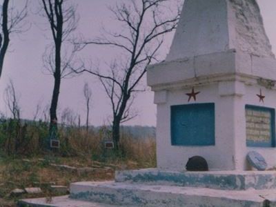Братская могила воинов Советской армии, погибших в боях с японскими милитаристами в августе 1945 г.