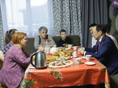 Глава Якутии встретился с многодетной семьей Котогоровых-Фурсо