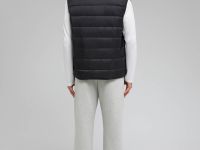 Стеганый пуховый жилет