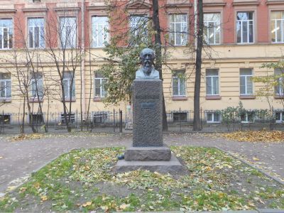 Памятник поэту Некрасову Н.А.