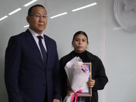 В Якутске поздравили победительниц первенства России по женской борьбе