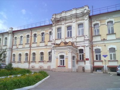 Здание духовного училища, в котором находились курсы красных землеустроителей, где в 1918-1922 гг. работал геодезист Чудов А.Г.