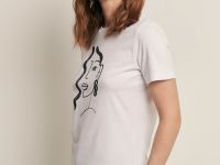 Футболка приталенного силуэта с принтом