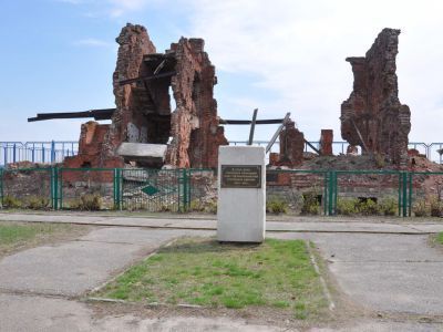 Руины дома директора завода «Баррикады», в котором находился командный пункт 138-й Краснознаменной стрелковой дивизии