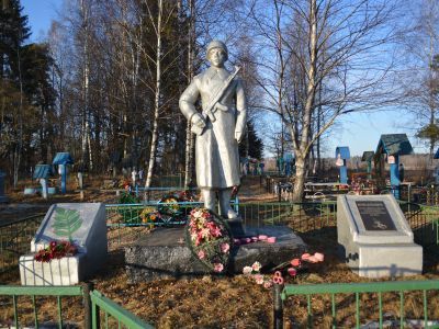 Братская могила советских воинов, погибших в 1941 г. в боях с немецко-фашистскими захватчиками