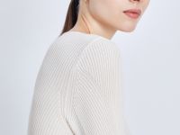 Джемпер приталенного силуэта с округлым вырезом