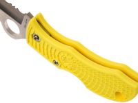Складной нож-брелок Spyderco Manbug™ Salt Sheepfoot, сталь H1 Satin Serrated, рукоять термопластик FRN, жёлтый