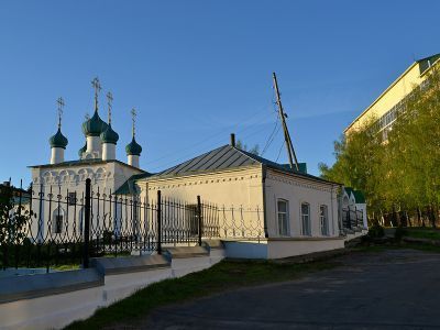 Каменный одноэтажный дом при церкви Иоанна Предтечи