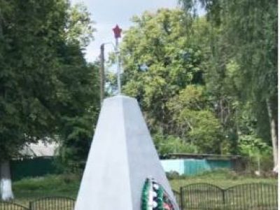 Обелиск на могиле участника гражданской войны, погибшего в 1919 г. (фамилия не установлена)