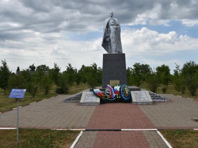 Памятник погибшим советским воинам