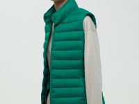 Утепленный жилет приталенного силуэта