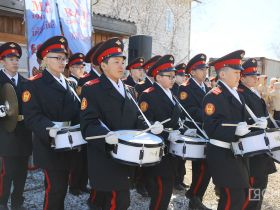 «Поём двором»: в Мархе поздравили 102-летнего ветерана Наума Слепцова