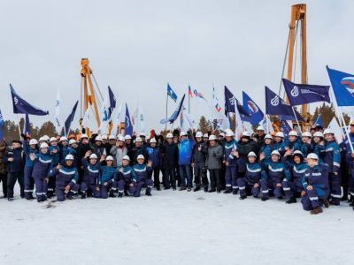 Айсен Николаев поздравил «Сахатранснефтегаз» с 20-летием