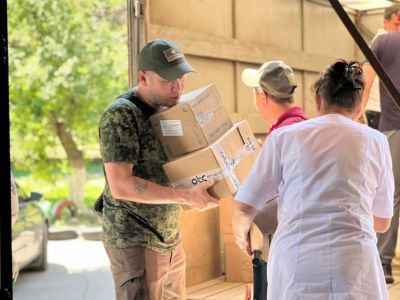 Единороссы передали бойцам в зону СВО беспилотники и антидроновые винтовки