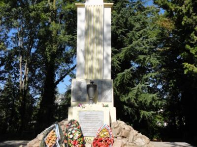 Братская могила советских воинов, умерших от ран в годы Великой Отечественной войны