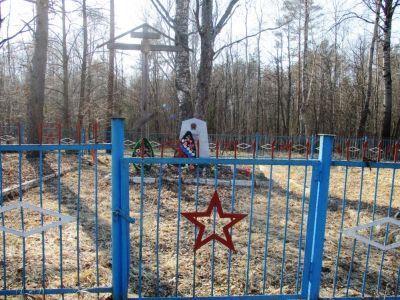 Воинское кладбище, где похоронены воины Советской Армии, погибшие в боях с немецко-фашистскими захватчиками в период Великой Отечественной войны 1941-1945 гг.