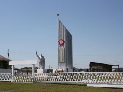 Памятник воинам-землякам, погибшим на фронтах Великой Отечественной войны