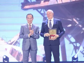 Глава Якутии поздравил ветеранов и сотрудников «Селигдара» с 50-летием золотодобывающего холдинга