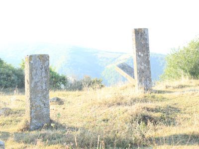 Три надмогильные стелы