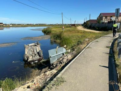В Якутске пьяный водитель иномарки не справился с управлением и перевернулся