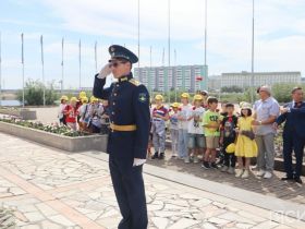 В Дни армейской культуры на площади Победы Якутска возложили цветы якутянам-героям